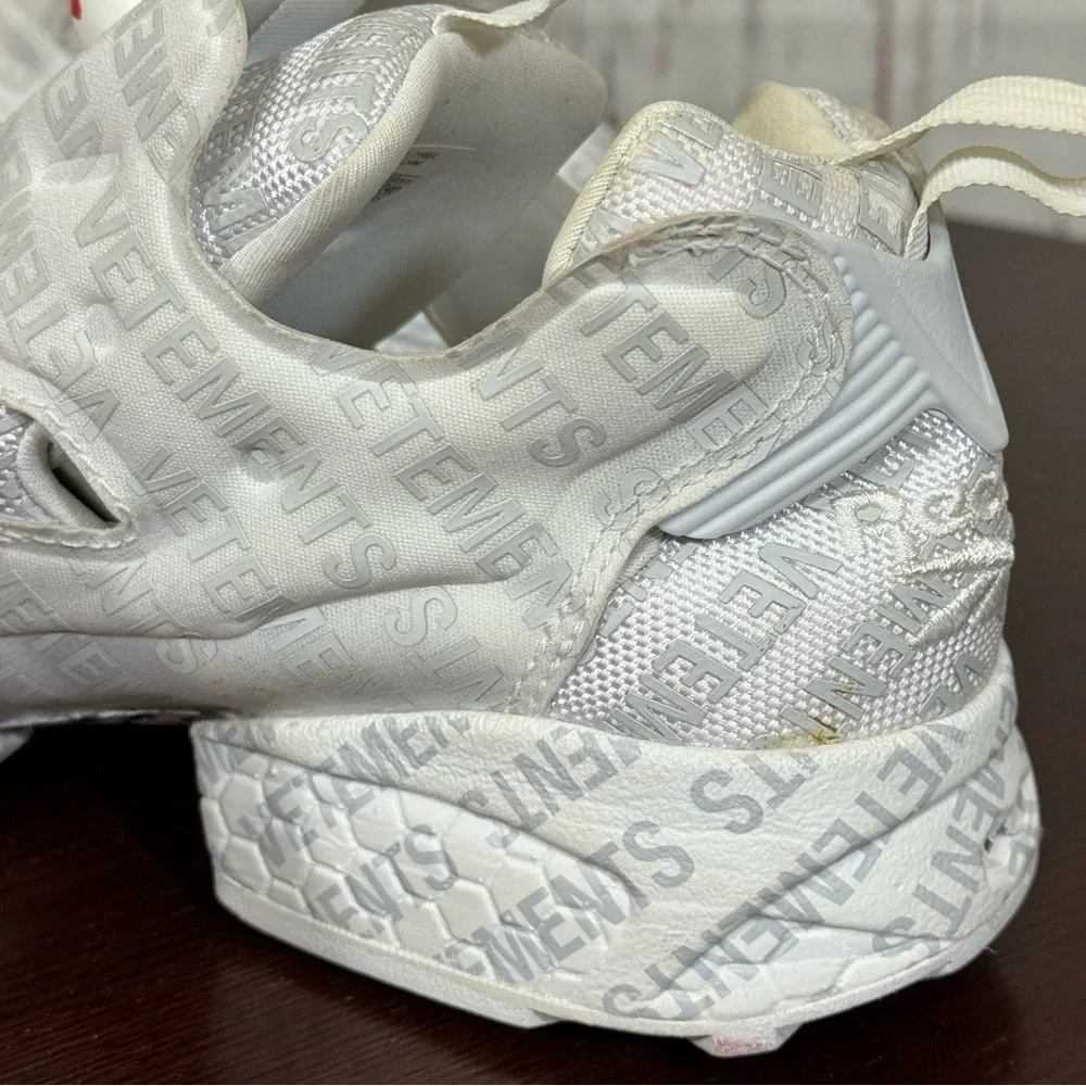 VETEMENTS X REEBOK instapump fury OG emoji white sneakers Men’s 6 Women’s 7 GUC